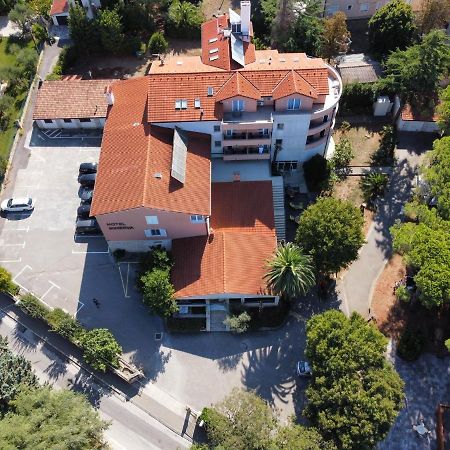 Hotel Minerva ميدولين المظهر الخارجي الصورة