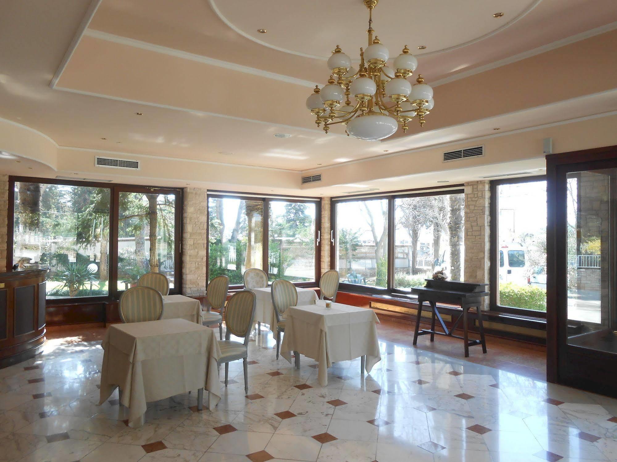 Hotel Minerva ميدولين المظهر الخارجي الصورة