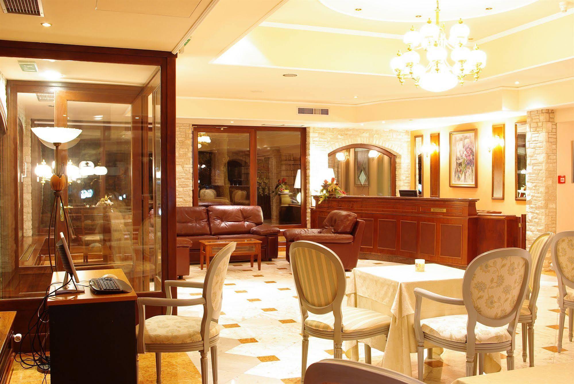 Hotel Minerva ميدولين المظهر الخارجي الصورة
