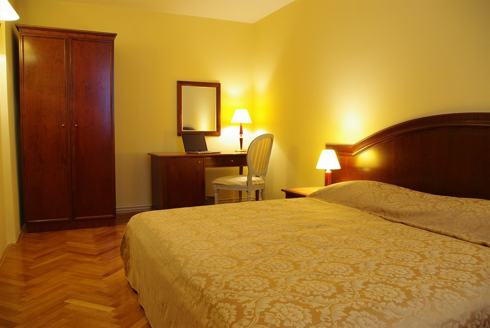 Hotel Minerva ميدولين المظهر الخارجي الصورة