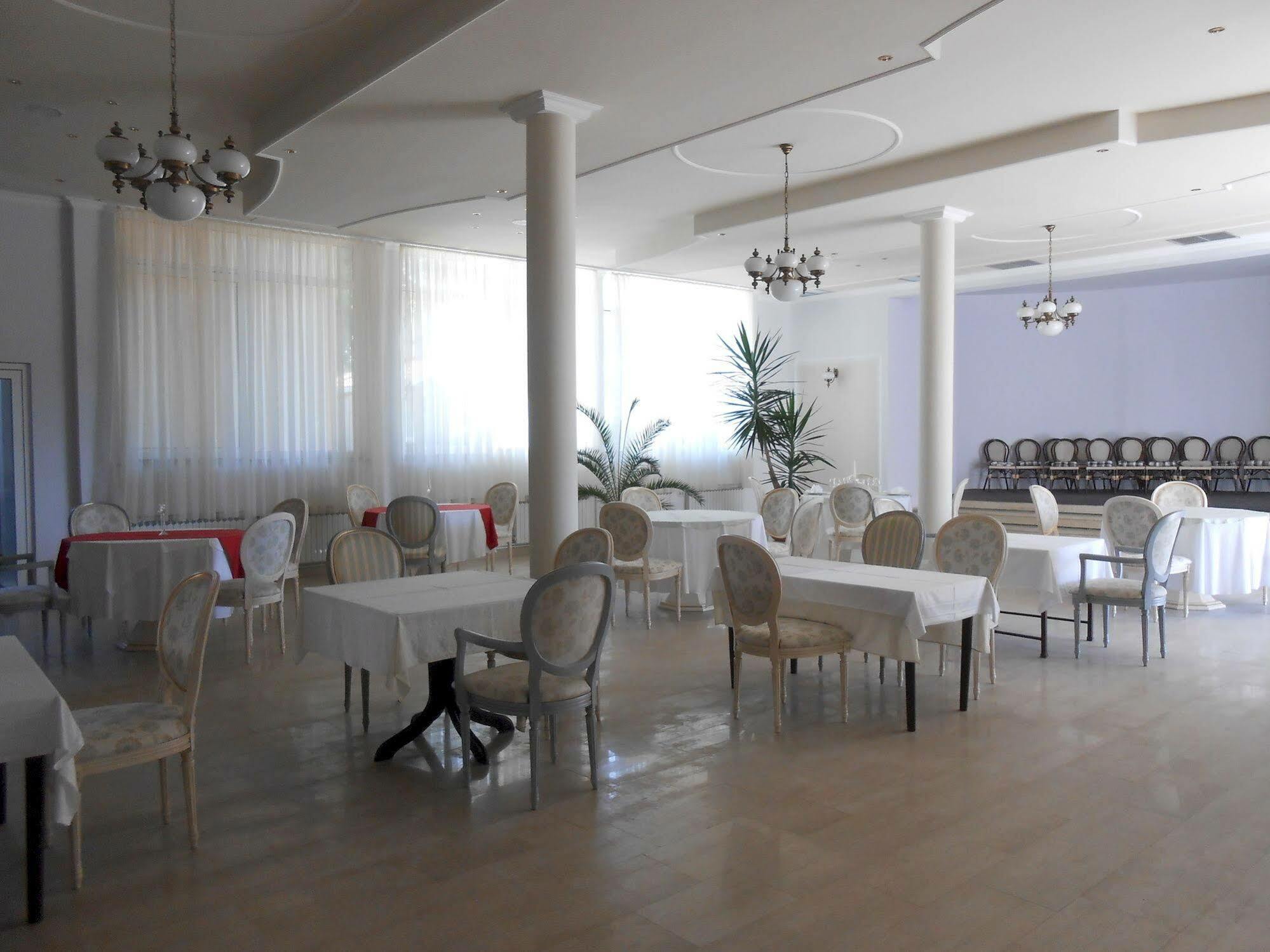 Hotel Minerva ميدولين المظهر الخارجي الصورة